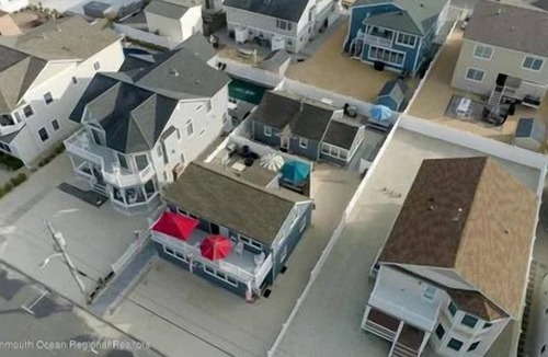Ortley Beach Cottage | Beach Block Cottage, 5 Houses to the beach!