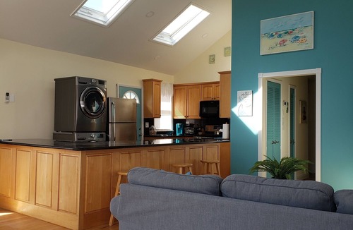 Long Beach House | Beach Bungalow in the Heart of Town - Walk to Beach, Dining & Fun