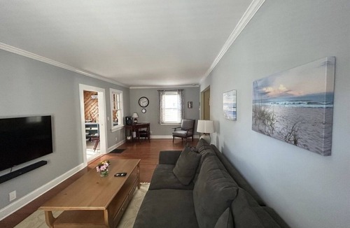 Bayville House | Beach bungalow on the Long Island Sound