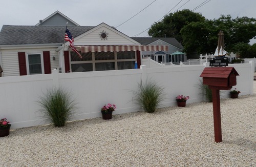 Ortley Beach Cottage | Beach Cottage Newark Ave Lavallette NJ. 1 block to beach. 3 night min.