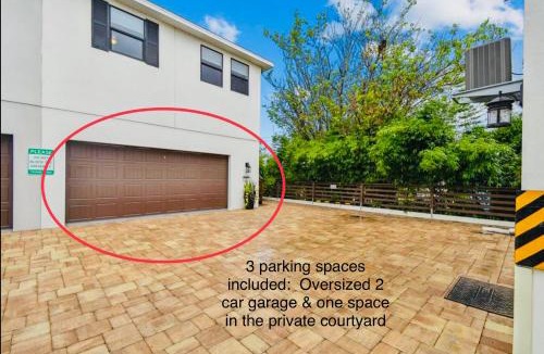 Gillespie Park House | Beach Downtown Pet-friendly @ The Park Home-635