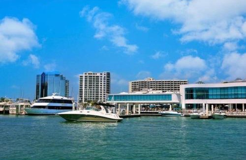 Gillespie Park House | Beach Downtown Pet-friendly @ The Park Home-635
