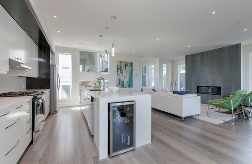 Hamilton Apartment | Beach Front Luxury