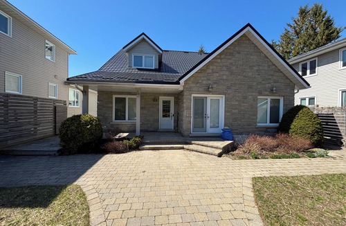 Wasaga Beach House | Beach Front/Water Front Family Friendly Home on Allenwood Beach Wasaga