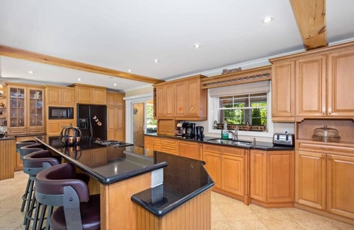 Bracebridge House | Beach Haven A Charming Lake Muskoka family cottage