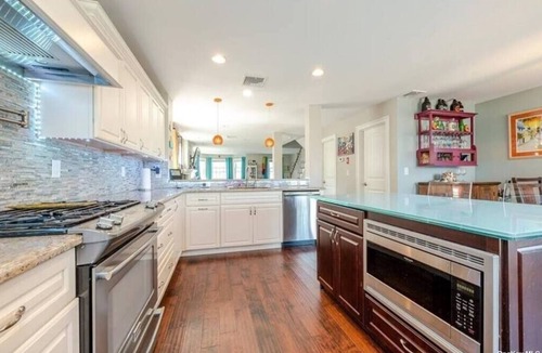 Long Beach House | Beach house with hot tub, bikes, and beach passes