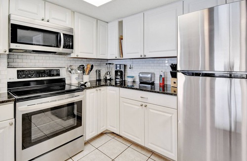 Madeira Beach Condo | BEACH LOUNGES AND UMBRELLA SERVICE INCLUDED! VALUE 200 DOLLARS PER WEEK