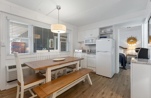 Avalon Apartment | Beachcomber Resort