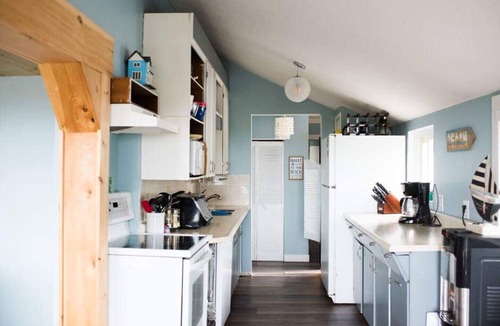 Sauble Beach House | BEACHFRONT 5BDRM SUNSET SUMMER SPECIAL WATERFRONT COTTAGE (VRBO ONLY)