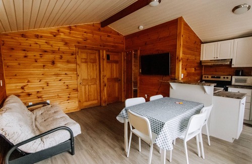 Wasaga Beach Cottage | BEACHFRONT COTTAGE IN WASAGA BEACH - SANDPIPER BEACH RESORT - COTTAGE # 4