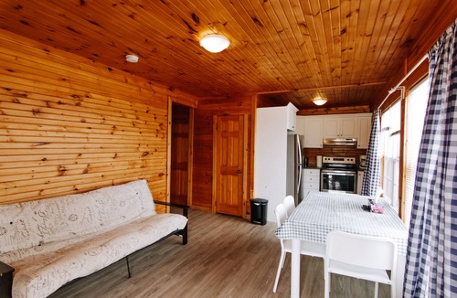 Wasaga Beach Cottage | BEACHFRONT COTTAGE IN WASAGA BEACH - SANDPIPER BEACH RESORT - COTTAGE # 2