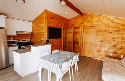 Wasaga Beach Cottage | BEACHFRONT COTTAGE IN WASAGA BEACH - SANDPIPER BEACH RESORT - COTTAGE # 1