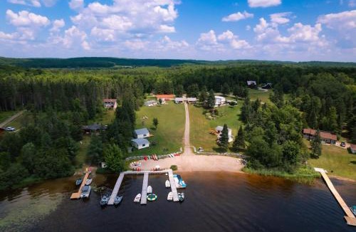 Magnetawan House | Beachfront Getaway #3 - Maijac Resort & Marina