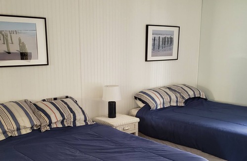 Southend Condo | Beachfront Getaway- Ocean view, Spacious, Pool, Reserved parking