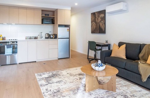Christchurch House | Beachside Stay| Parking + EV Charger & Spa + Sauna
