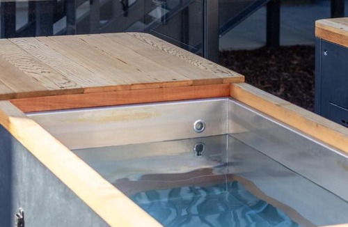 Christchurch Apartment | Beachside Stay - Parking, EV Charger & Spa