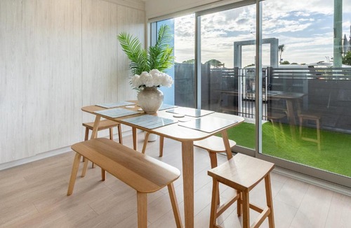 Christchurch Apartment | Beachside Stay - Parking, EV Charger & Spa