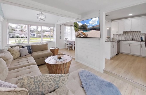 St. Petersburg House | Beachy Boho Home with Private Pool 10 min from Beach, 15 Min from Downtown