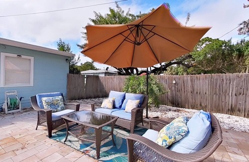 St. Petersburg House | Beachy Boho Home with Private Pool 10 min from Beach, 15 Min from Downtown