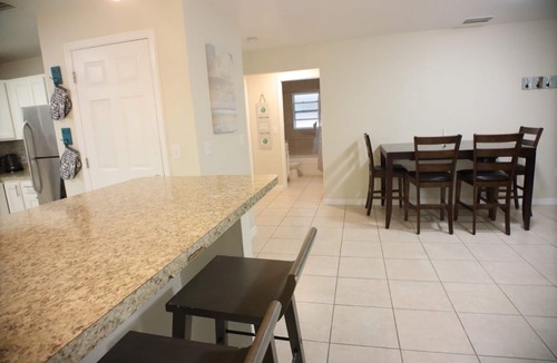 Lakeland House | Beachy Oasis Queen Bedroom with Shared Lavatory