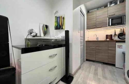 Saint-Mande Apartment | Beau Studio Tout Confort