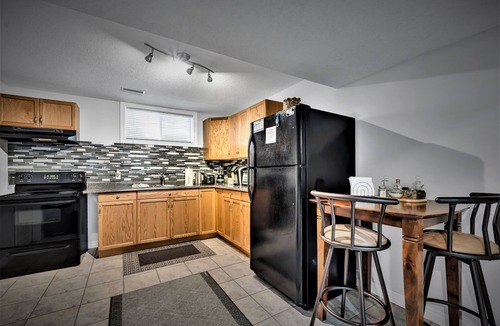 Guelph House | Beautiful 2 bedroom walkout basement apartment close to U of G