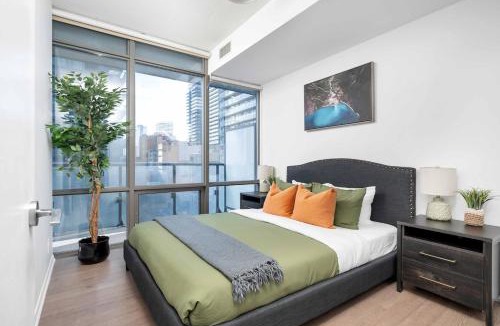 Bay Cloverhill Apartment | Beautiful 2BR 2BA w 4 Beds Near Yorkville Bloor