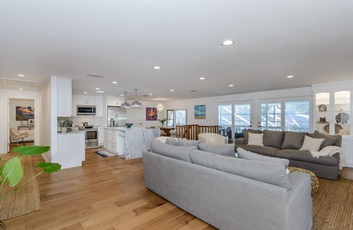 Tarpon Springs House | Beautiful 3/2 w/pool 5 min to beach ! Discount p/mo if affected by Hurricanes