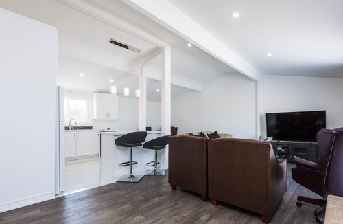 Mono Cottage | Beautiful 3 bedroom cottage located in Mono