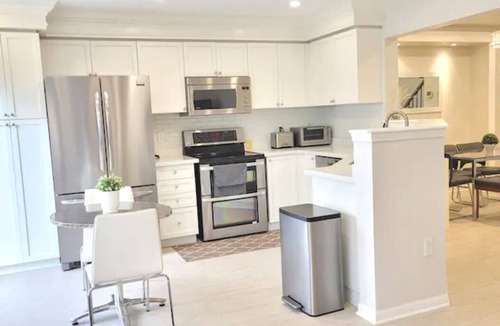 Cambridge House | ★ Beautiful 3 Bedroom Home - Parking, Wi-fi, near Hwy 401, 6 Beds available
