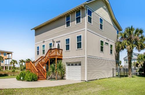 American Beach House | Beautiful 3-level home steps from the beach w/WiFi, washer/dryer, & central AC