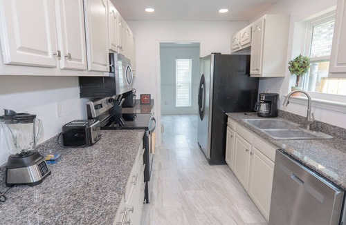 Kenner - Louis Armstrong International Airport House | Beautiful 4 bed 2 bath Home Fully Furnished
