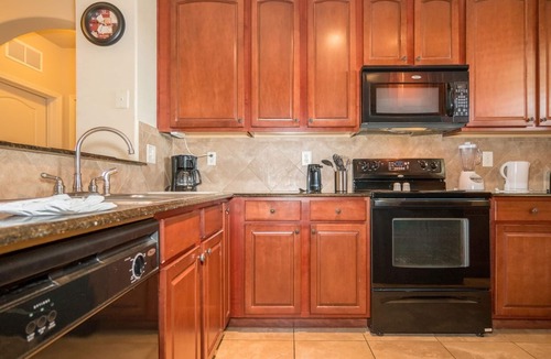 Davenport Condo | Beautiful 4bed condo w full size baby crib, resort amenities, near Disney