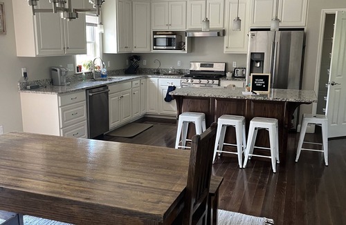 Milroy House | Beautiful 5-Bedroom Home with Lots of Space