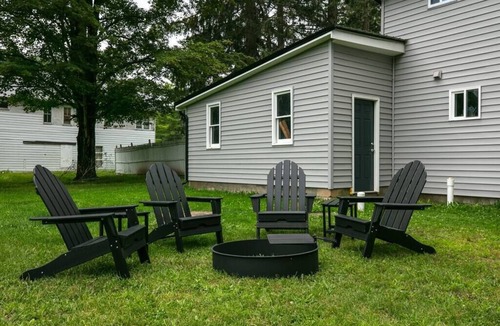 Gaines House | Beautiful 5 BR located next to Pine Creek!