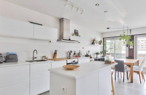 Flandres Apartment | Beautiful and bright 3 bed near La Villette