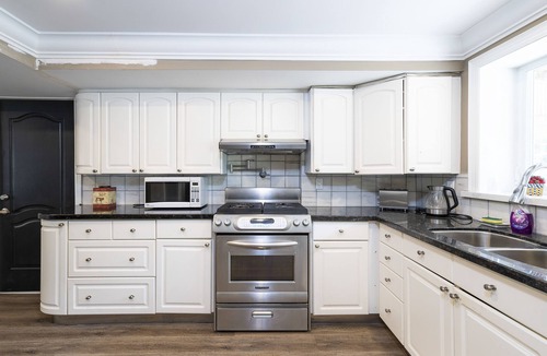 Wasaga Beach House | Beautiful and Modern Two Bedroom Home/Walking Distance to Beach
