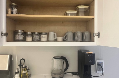 Central Erin Mills Apartment | Beautiful and Spacious Basement Guest Suite in a Prime locationnnnnnn