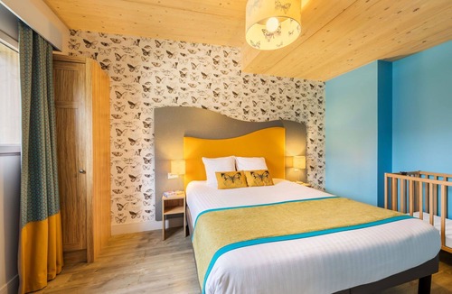 Bailly-Romainvilliers House | Beautiful apartment in villa for 8 people with WIFI, pool, TV, terrace and parking
