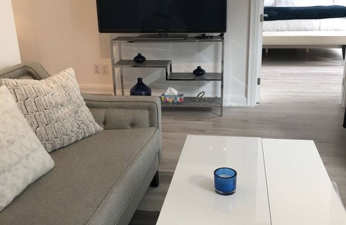 Bloor-Yorkville Condo | Beautiful Apartment in the Heart of Yorkville