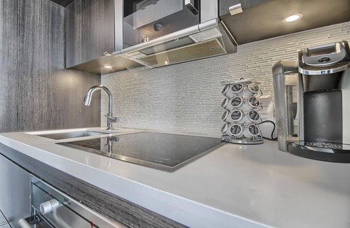 Bloor-Yorkville Apartment | Beautiful Apt. in Heart of Yorkville