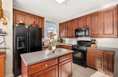 Bayside Apartment | Beautiful Bayside Landing!