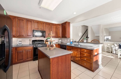 Bayside Apartment | Beautiful Bayside Landing!