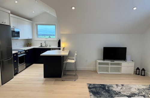 Kincardine Apartment | Beautiful, Brand-New Loft Apartment