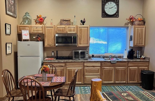 Strawberry Cabin | Beautiful bunkhouse in forest just hours outside Phoenix metro area