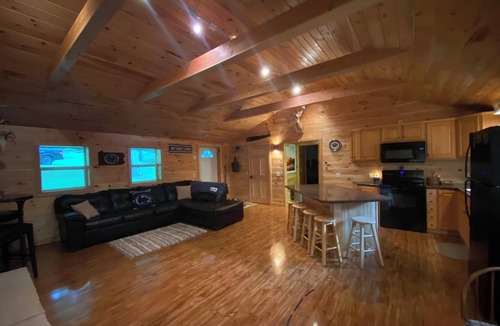 Centre Hall Cabin | Beautiful cabin 11 miles from Beaver Stadium. Enjoy an unplugged PSU weekend.