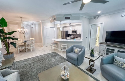 Naples Condo | Beautiful Coach Home Minutes from Marco Is.