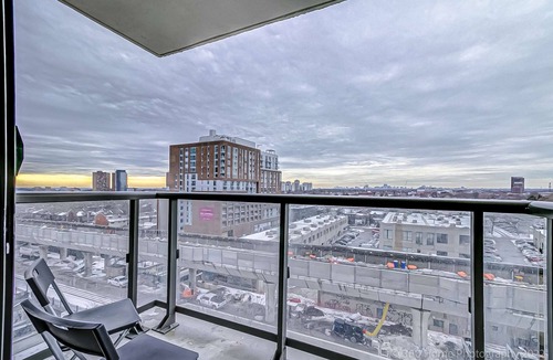 Wallace Emerson Apartment | Beautiful Condo Near Subway station