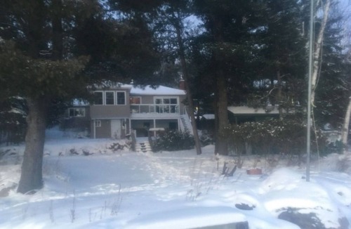 North Bay House | Beautiful cottage on Trout lake in North Bay.