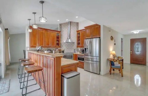 Bella Toscana Villa | Beautiful family vacation home with pool & jacuzzi10 miles from Disney!